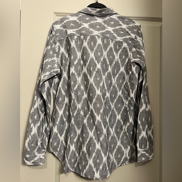 NWT KAVU Women’s Hadley Button Down Shirt in Shadow Ikat - Size Large - Picture 4 of 7
